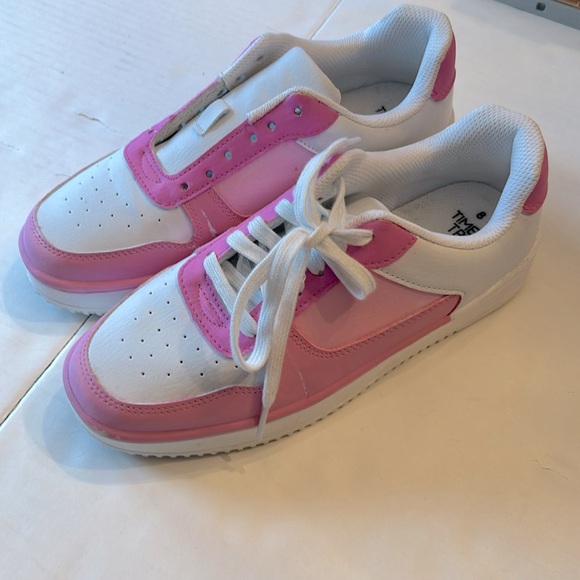 Hand painted tennis shoes - Picture 1 of 3
